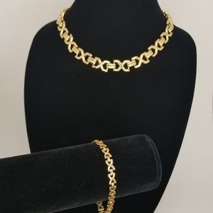 Avon Gold tone necklace and bracelet set